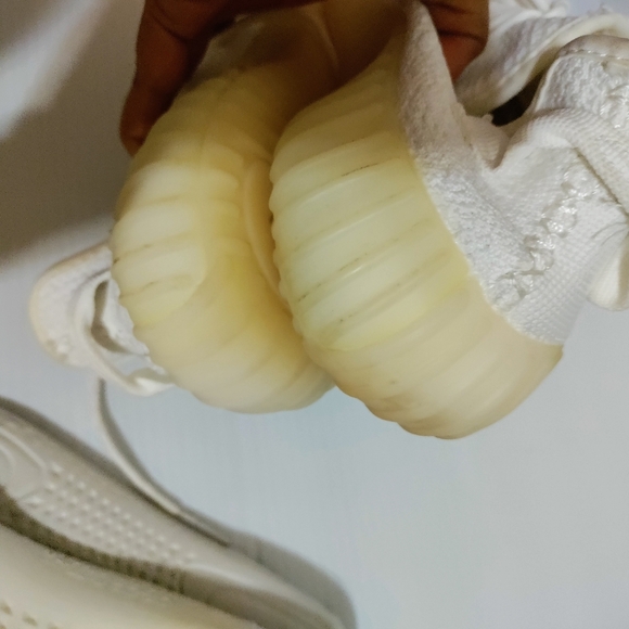adidas Yeezy Boost 350 V2 Cream White Triple White - Picture 12 of 17